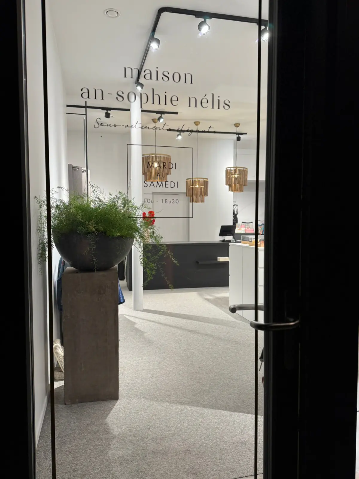 Entrée de la boutique lingerie à Perwez